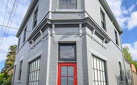 Dewitt Apartment - 3 Red Doors Battery Point
